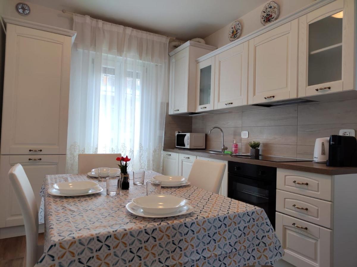 Sweet Apartment - Centre Peschiera del Garda Buitenkant foto