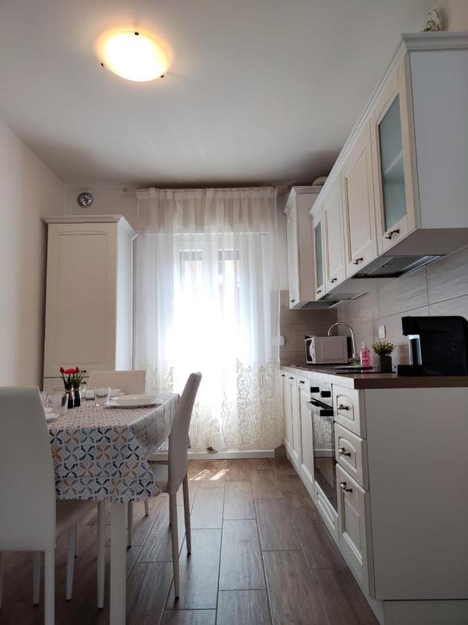 Sweet Apartment - Centre Peschiera del Garda Buitenkant foto