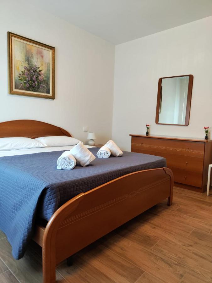 Sweet Apartment - Centre Peschiera del Garda Buitenkant foto