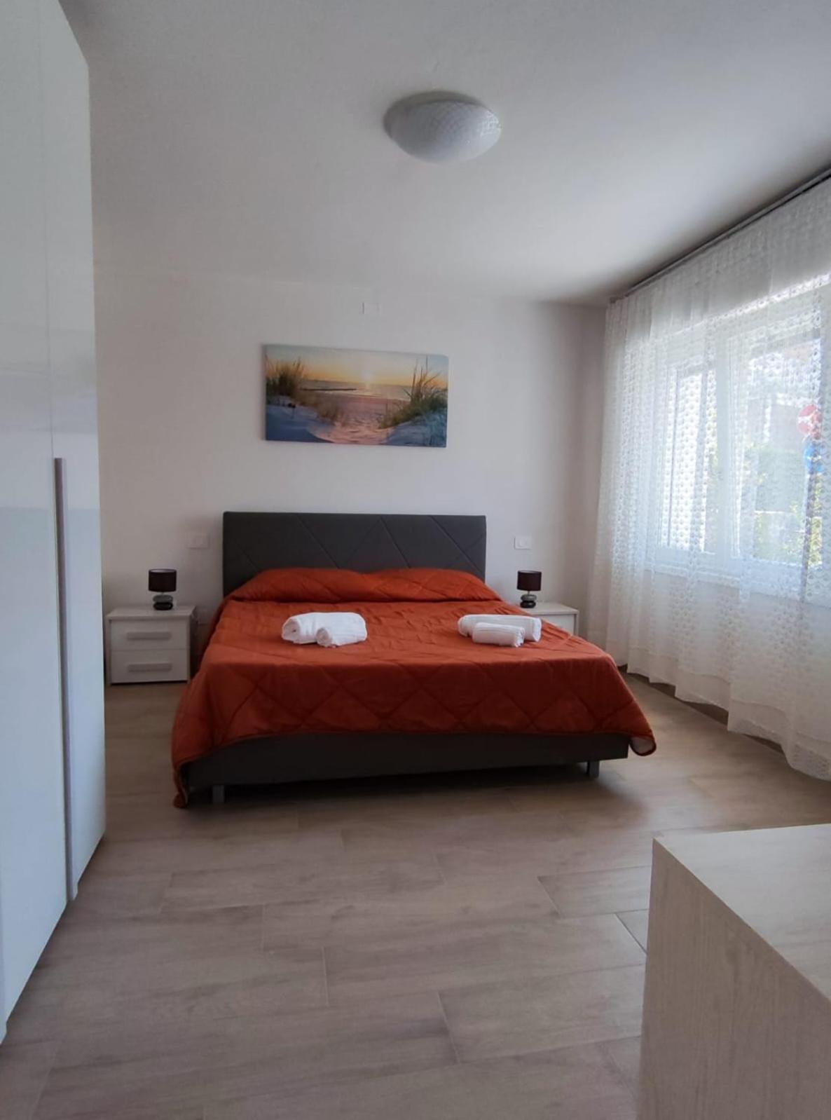 Sweet Apartment - Centre Peschiera del Garda Buitenkant foto