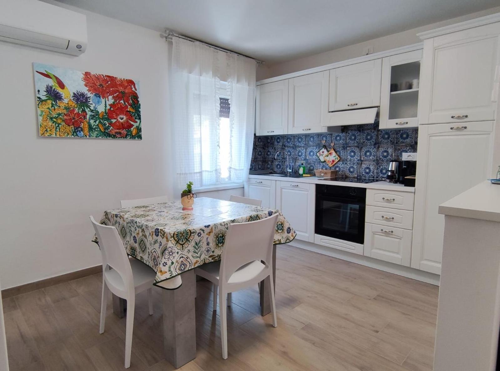Sweet Apartment - Centre Peschiera del Garda Buitenkant foto